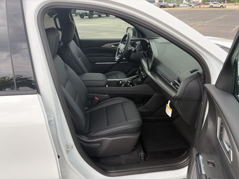 Used 2026 Chevrolet Traverse LT w/ Midnight/Sport Edition AWD/4WD image 17