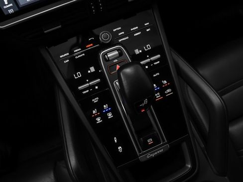Certified 2021 Porsche Cayenne GTS AWD/4WD image 39