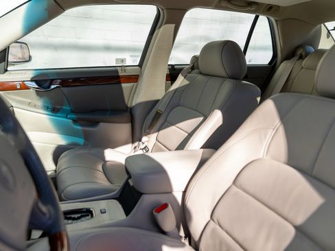 Used 2000 Cadillac De Ville DTS w/ Comfort/Convenience Pkg image 44