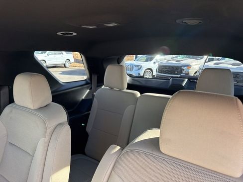 Used 2022 Chevrolet Traverse LT image 14