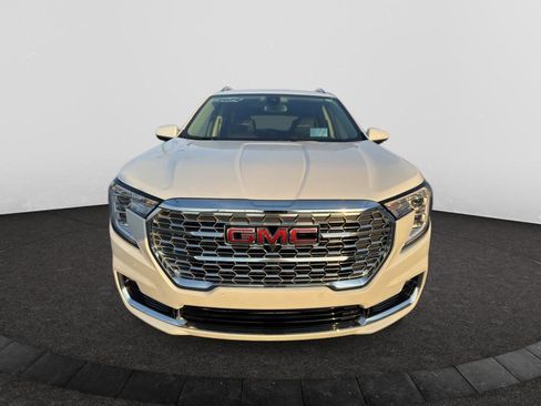Used 2024 GMC Terrain Denali w/ Denali Premium Package image 2