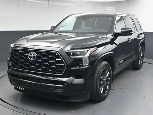 Used 2023 Toyota Sequoia Platinum image 4