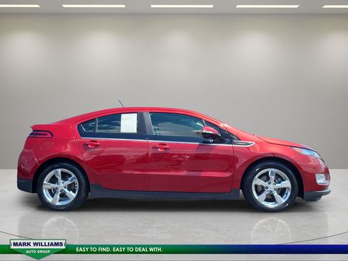 Used 2015 Chevrolet Volt Premium w/ Premium Trim Package FWD image 2