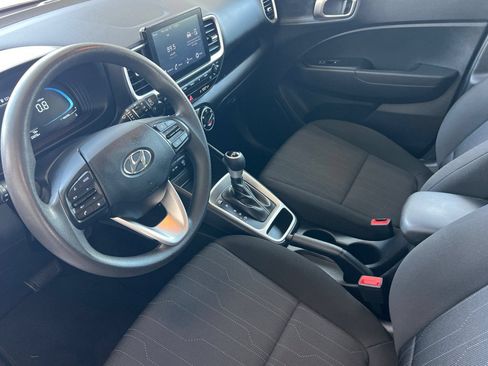 Used 2025 Hyundai Venue SE FWD image 7