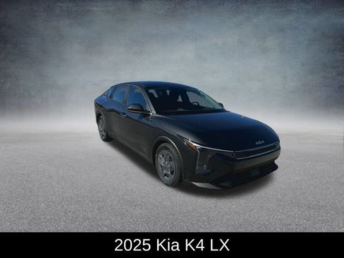 Used 2025 Kia K4 LX image 2