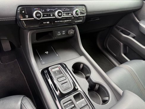 Certified 2025 Honda Pilot Touring image 27