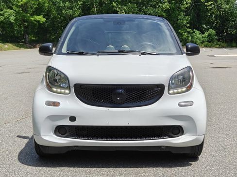 Used 2016 smart fortwo passion RWD image 9