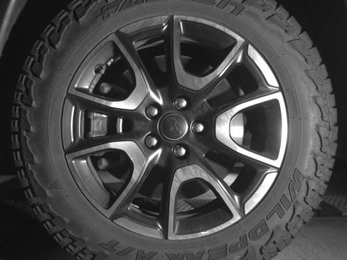 Used 2025 Jeep Compass Trailhawk AWD/4WD image 12