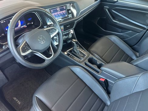 Certified 2024 Volkswagen Jetta SE w/ Panoramic Sunroof Package image 10