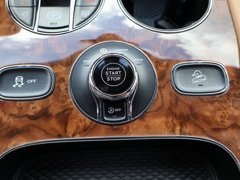 New 2025 Bentley Bentayga Extended Wheelbase image 31