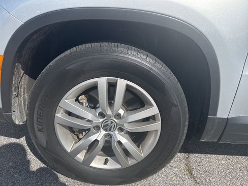 Used 2013 Volkswagen Tiguan S image 9