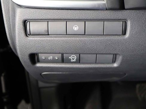 Used 2023 Nissan Rogue SV image 31