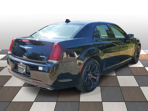 Used 2019 Chrysler 300 S image 4