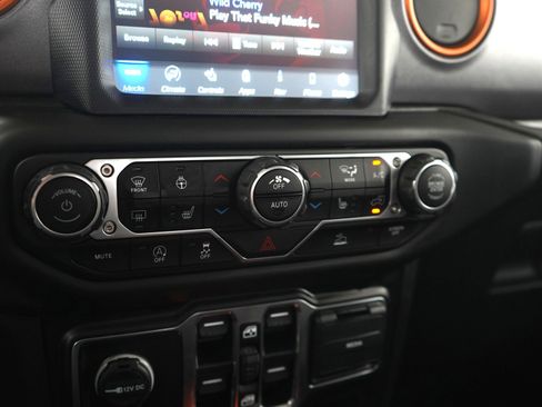 Used 2020 Jeep Gladiator Mojave AWD/4WD image 19