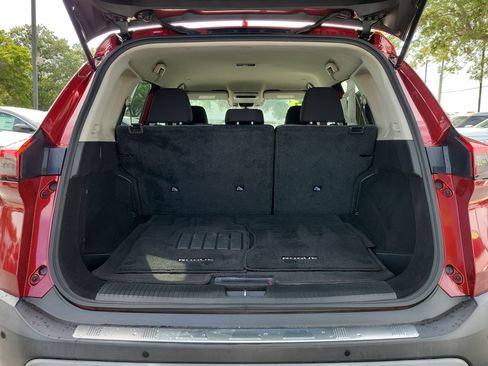 Used 2023 Nissan Rogue SV FWD image 9