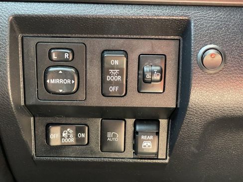 Used 2020 Toyota Tundra SR5 w/ SR5 Upgrade Package AWD/4WD image 35