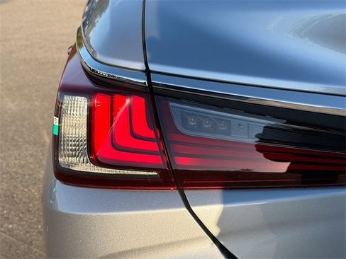 New 2025 Lexus ES 350 Ultra Luxury image 10