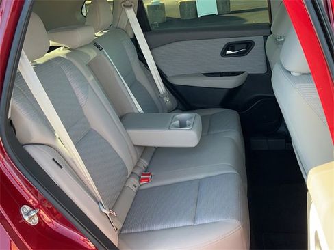 Used 2023 Nissan Rogue SV image 16