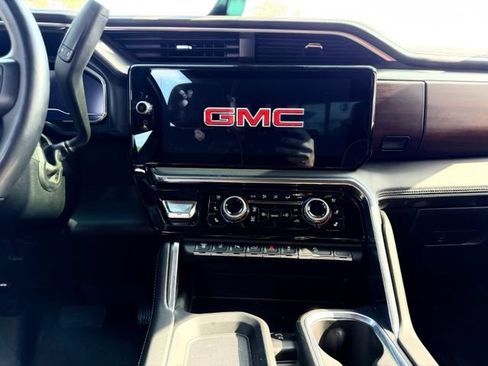Used 2024 GMC Sierra 2500 Denali Ultimate AWD/4WD image 13