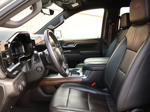 Used 2023 Chevrolet Silverado 1500 High Country w/ Technology Package image 13