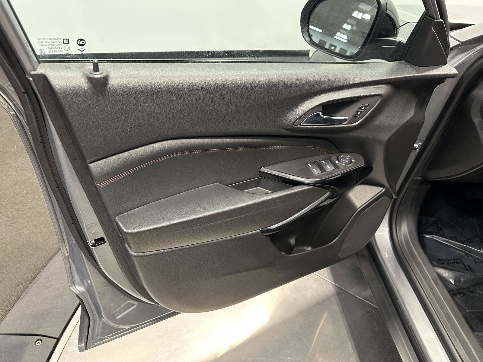 Used 2024 Chevrolet Trax RS FWD image 13