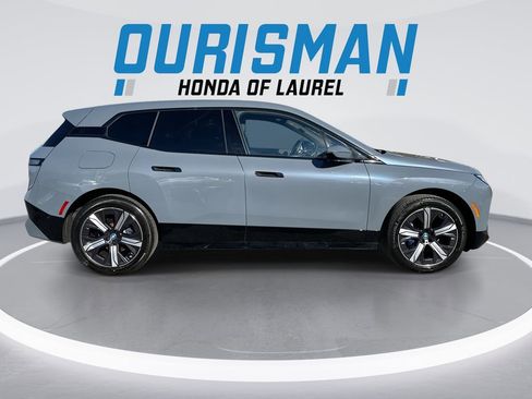 Used 2023 BMW iX xDrive50 w/ Sport Package image 9