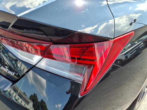 Used 2023 Hyundai Elantra Limited w/ Cargo Package FWD image 14