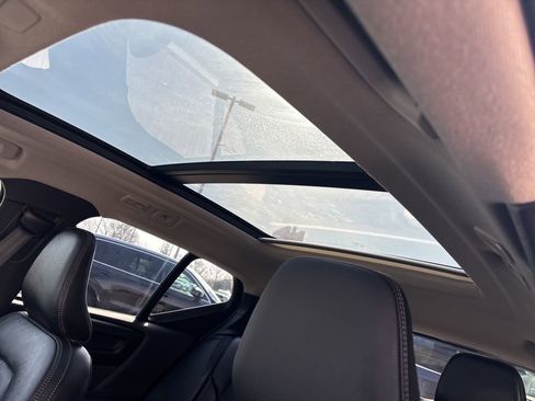 Used 2024 Volvo XC40 B5 Core image 11