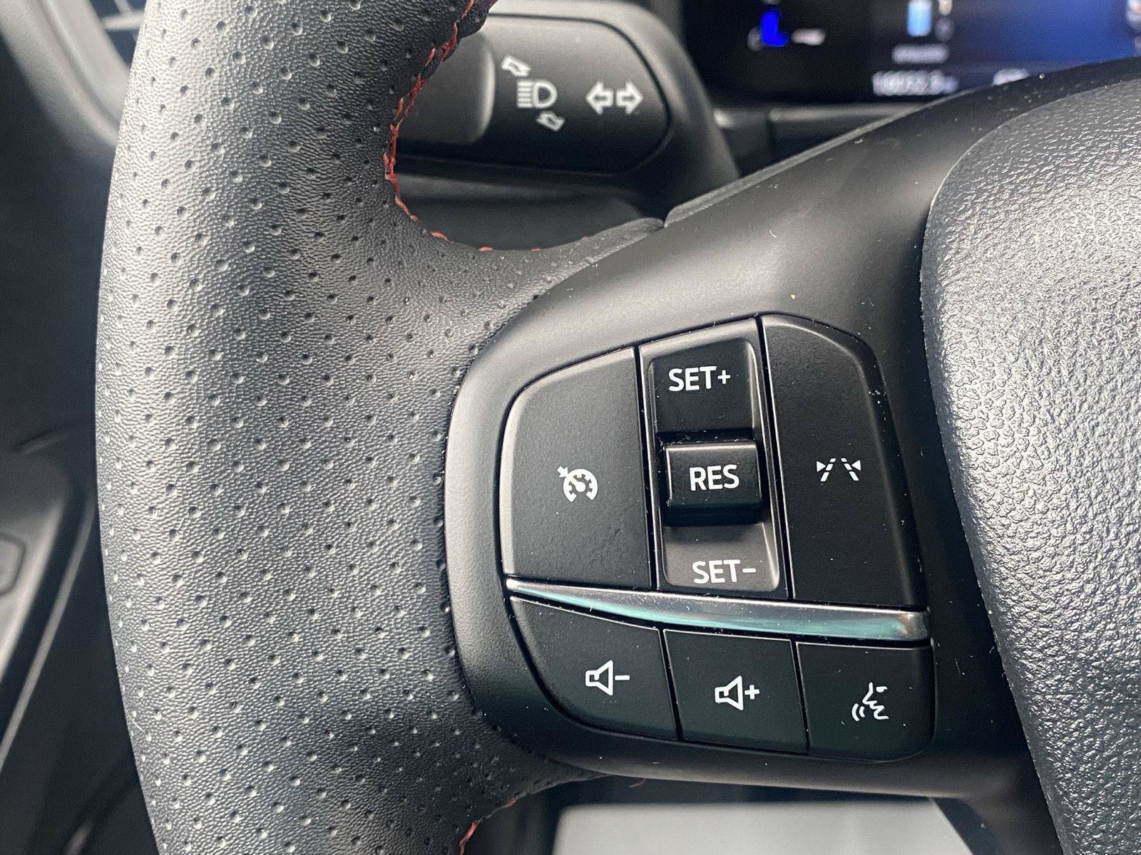Used 2025 Ford Escape ST-Line AWD/4WD image 14