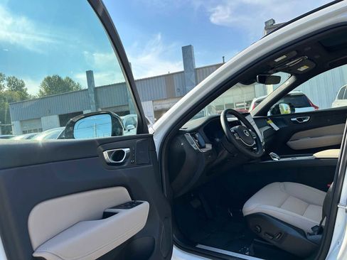 New 2026 Volvo XC60 B5 Plus w/ Climate Package image 20
