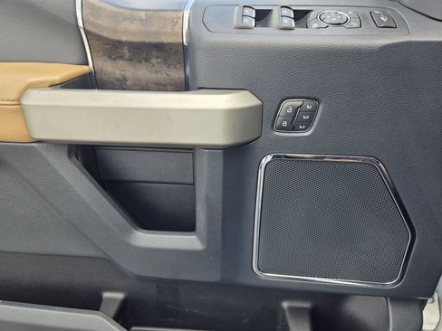 Used 2022 Ford F250 Lariat w/ Lariat Value Package image 21