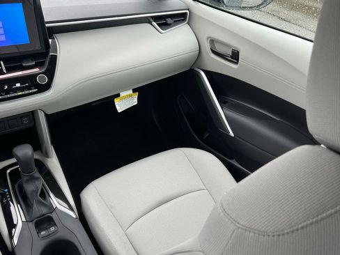 Used 2025 Toyota Corolla Cross L AWD/4WD image 19