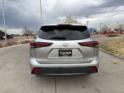 Used 2024 Toyota Highlander Limited image 7
