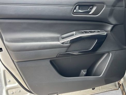 Used 2025 Nissan Pathfinder SV FWD image 20