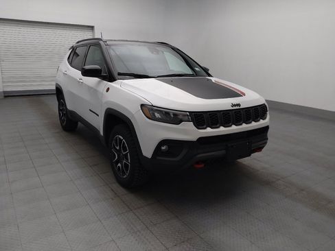 Used 2025 Jeep Compass Trailhawk AWD/4WD image 13