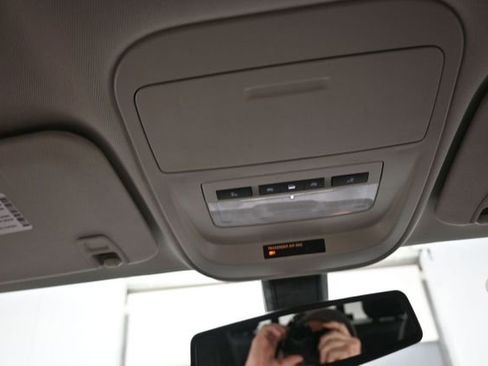 Used 2020 Chevrolet Colorado Z71 w/ LPO, Premium Interior Package image 12