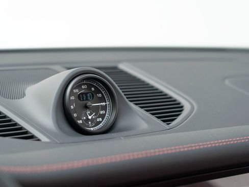 Certified 2025 Porsche Macan image 24