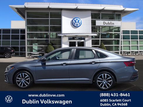 Certified 2025 Volkswagen Jetta SE FWD image 7