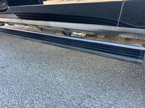 Used 2023 GMC Yukon XL AT4 image 9