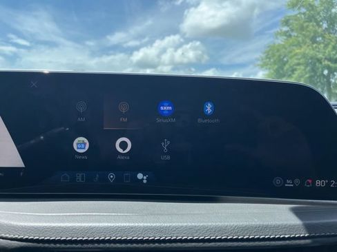 Used 2025 Cadillac XT4 Premium Luxury FWD image 27