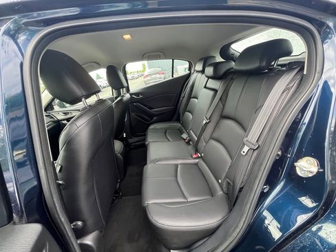Used 2018 MAZDA MAZDA3 Touring FWD image 23