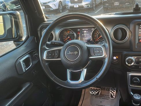Used 2019 Jeep Wrangler Unlimited Sahara image 20