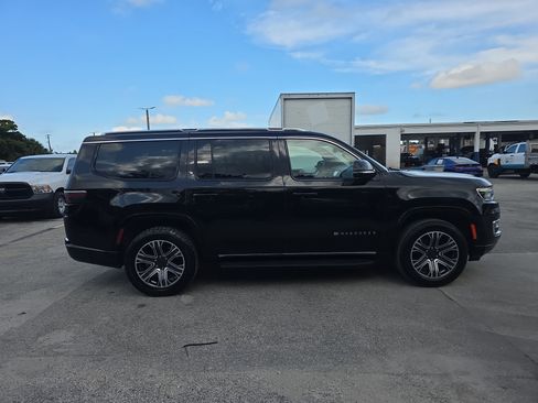 Used 2024 Jeep Wagoneer Series II w/ Flexible Seating Group RWD image 8