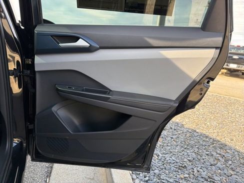 Used 2024 Volkswagen Taos SE w/ Panoramic Sunroof Package image 21