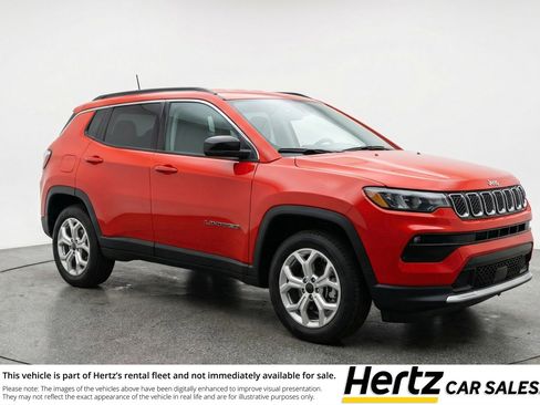 Used 2025 Jeep Compass Latitude AWD/4WD image 1