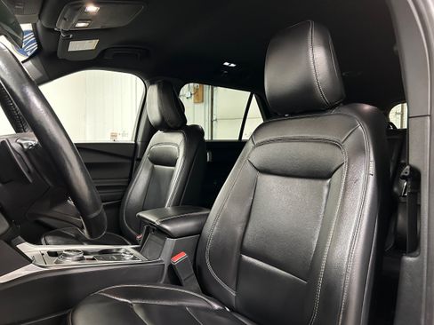 Used 2020 Ford Explorer XLT w/ Equipment Group 202A AWD/4WD image 23