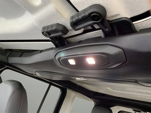 New 2025 Jeep Wrangler Unlimited Rubicon w/ Convenience Group AWD/4WD image 34