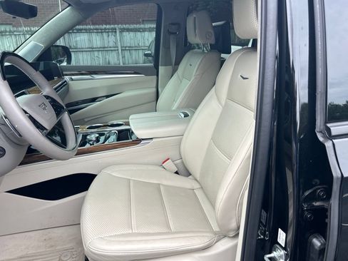 Used 2025 Cadillac Escalade Sport Platinum AWD/4WD image 17