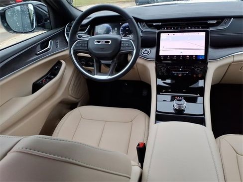 New 2025 Jeep Grand Cherokee L Limited image 4