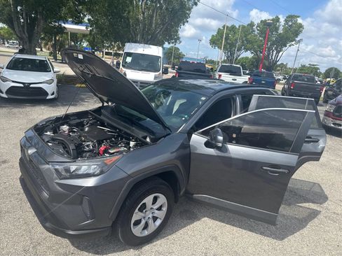 Used 2020 Toyota RAV4 LE FWD image 12